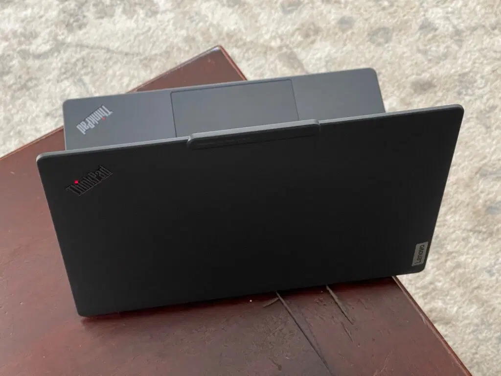 ThinkPad-X13s-rear_爱奇艺.jpg ThinkPad-X13s-rear_爱奇艺.jpg